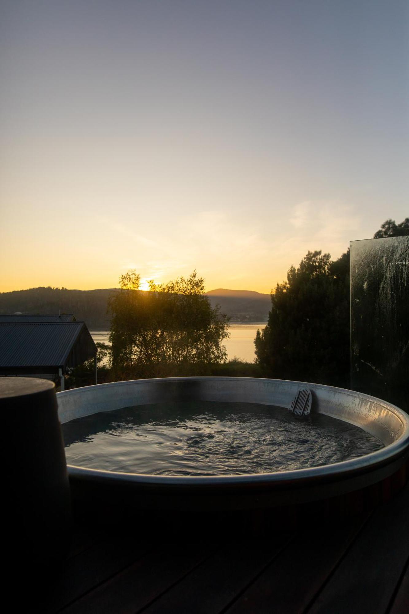 Woodland Bay Retreat-Hot Tub,Sauna And Bayview Hamptons Retreat Lymington Zewnętrze zdjęcie